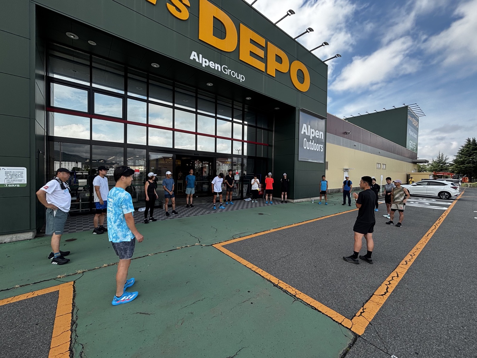 SPORTS DEPO長野店前でのランニング講座